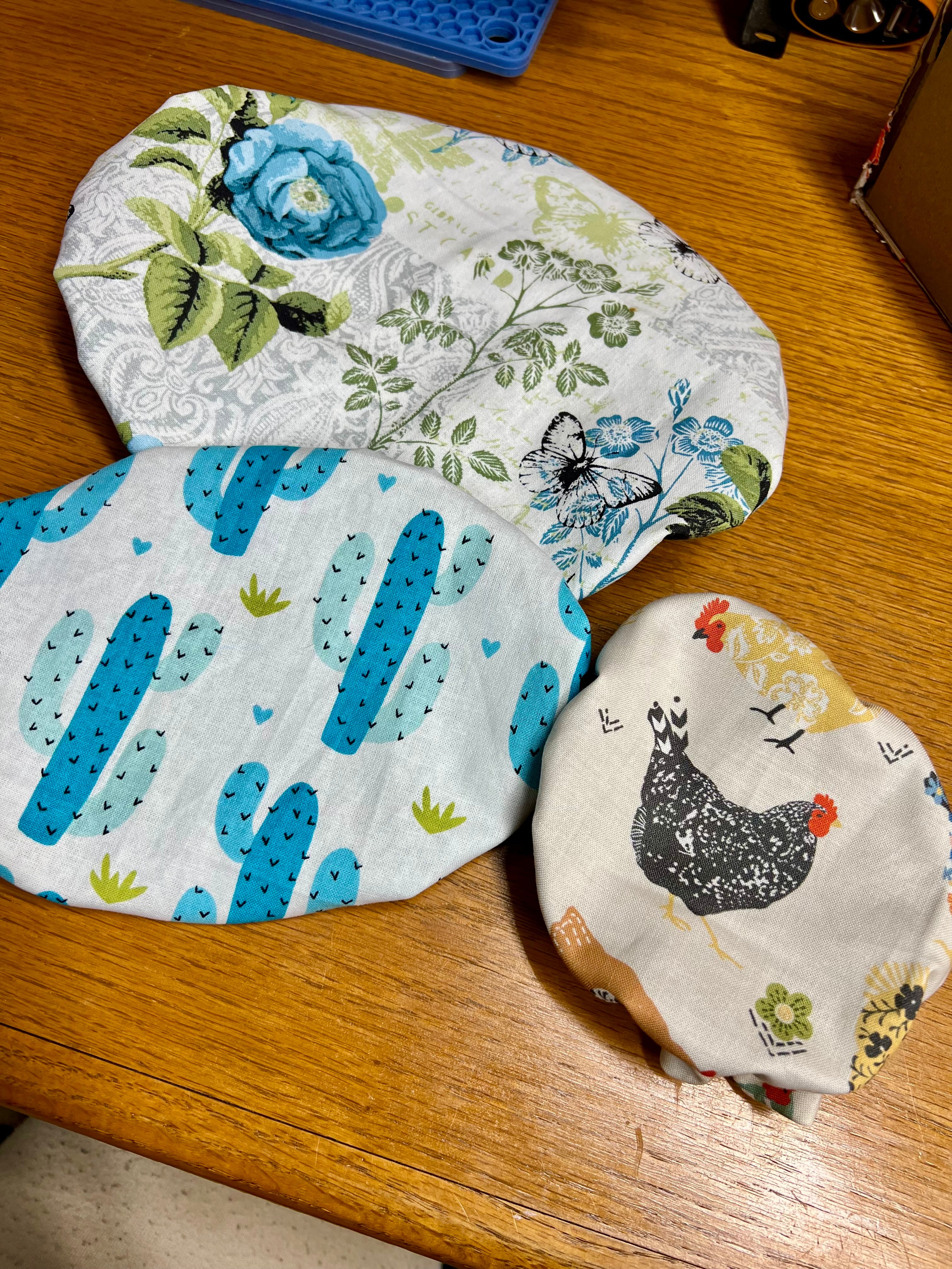 Reversible cloth bowl cover set