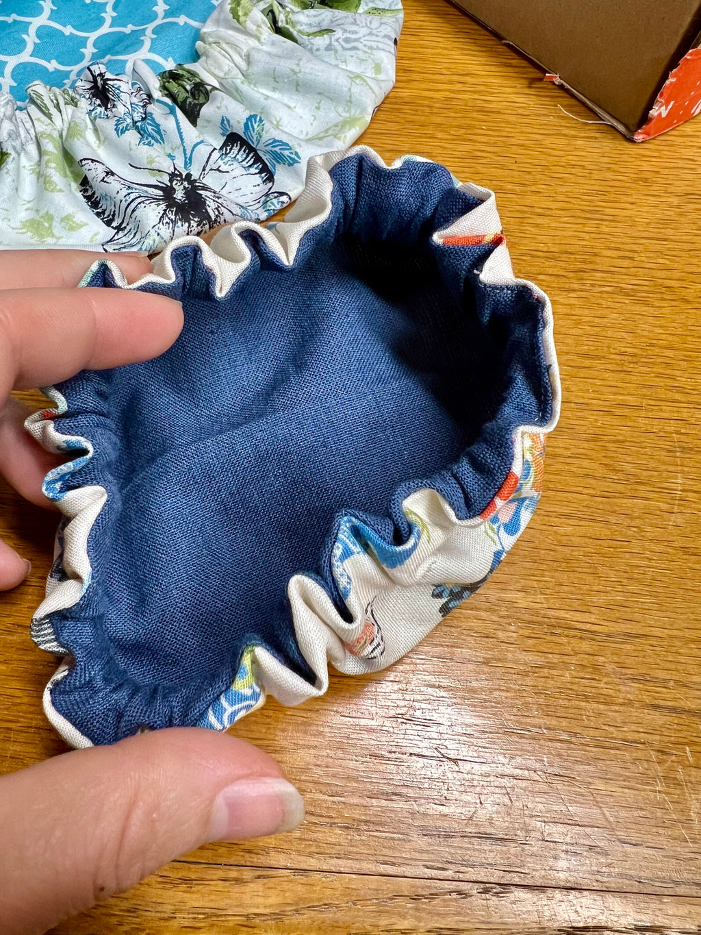 Reversible cloth bowl cover set