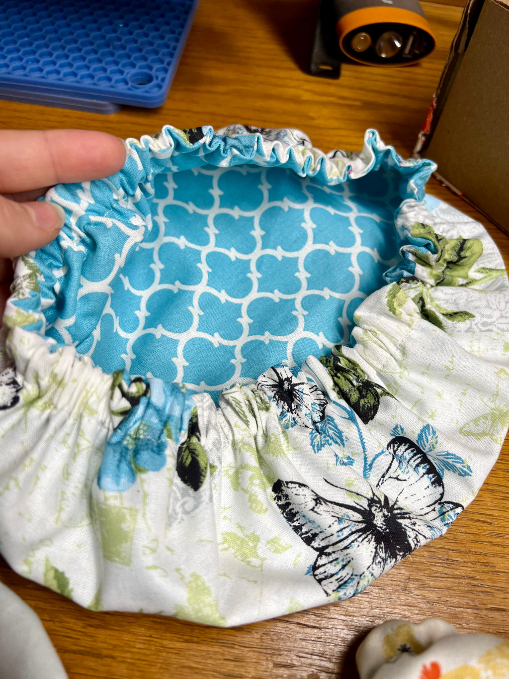 Reversible cloth bowl cover set